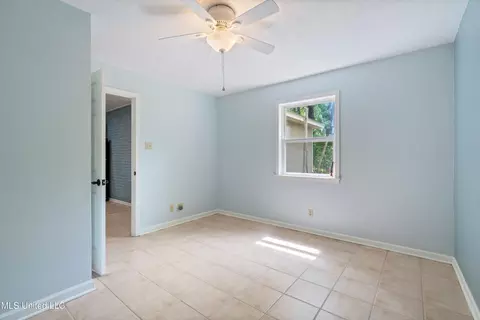 Bedroom - 2830 Elm Dr, Hernando, MS 38632 photo 4 of 5