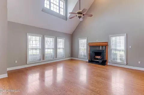 Living - 2 Pecan Ln, Long Beach, MS 39560 photo 2 of 6