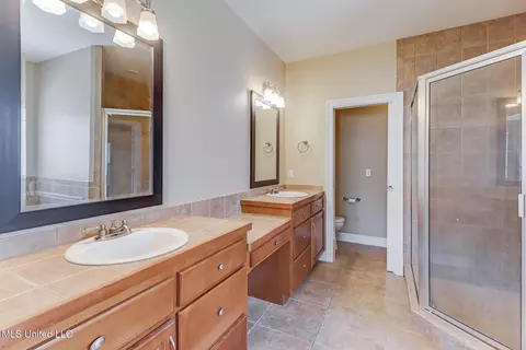 Bath - 2 Pecan Ln, Long Beach, MS 39560 photo 2 of 5