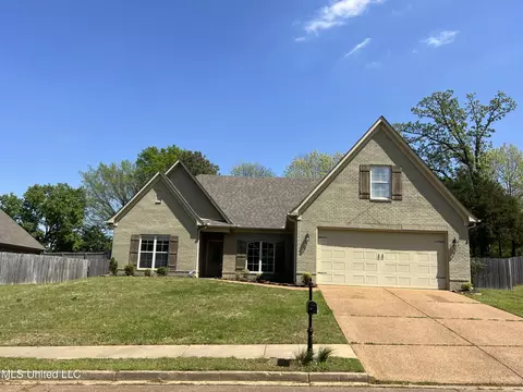 1390 E Lake Front Dr, Hernando, MS 38632