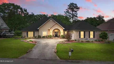 7524 Cherryhill Dr, Diamondhead, MS 39525