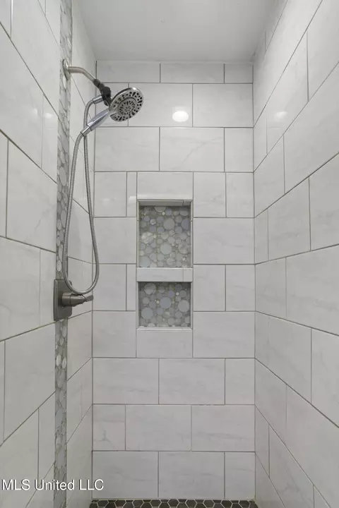Bath - 459 Brookstone Dr, Madison, MS 39110 photo 1 of 1