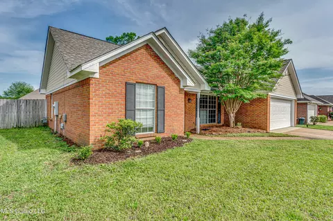 220 Cherry Bark Dr, Brandon, MS 39047 photo 2