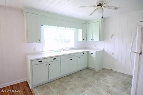 Kitchen - 13143 Hwy 98, Lucedale, MS 39452 photo 2 of 2