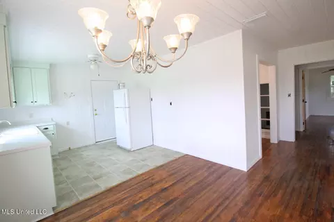 Dining - 13143 Hwy 98, Lucedale, MS 39452 photo 3 of 4