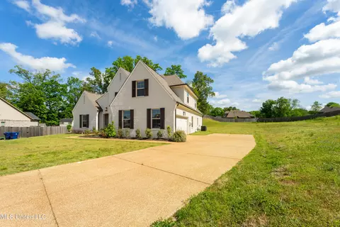 Exterior - 3470 Delaney Dr, Nesbit, MS 38651 photo 3 of 8