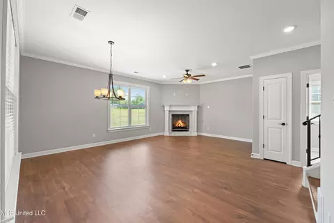 Living - 3470 Delaney Dr, Nesbit, MS 38651 photo 1 of 3