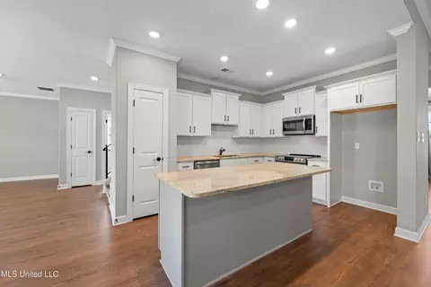Entry Way - 3470 Delaney Dr, Nesbit, MS 38651 photo 3 of 5