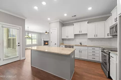 Kitchen - 3470 Delaney Dr, Nesbit, MS 38651 photo 1 of 2