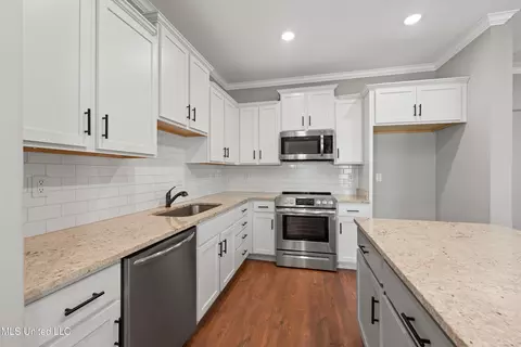 Kitchen - 3470 Delaney Dr, Nesbit, MS 38651 photo 2 of 2