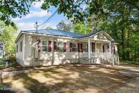 Exterior - 3196 N Fogg Rd, Nesbit, MS 38651 photo 4 of 18