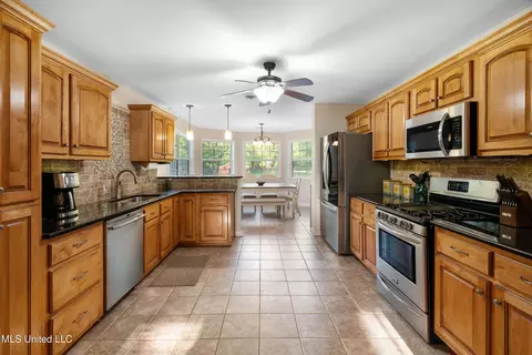 Kitchen - 3196 N Fogg Rd, Nesbit, MS 38651 photo 1 of 4