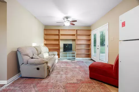 Living - 3196 N Fogg Rd, Nesbit, MS 38651 photo 1 of 1