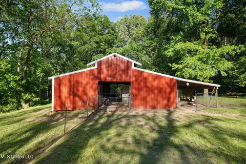 Exterior - 3196 N Fogg Rd, Nesbit, MS 38651 photo 14 of 18