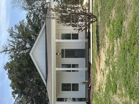 821 Central Ave, Bay Saint Louis, MS 39520