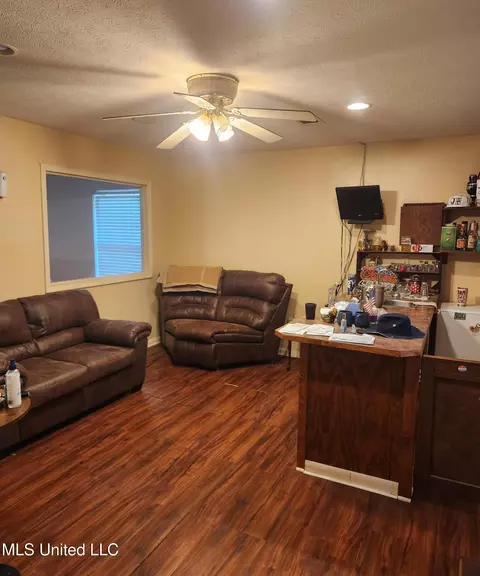 99 Burkes Cir, Forest, MS 39074 photo 5