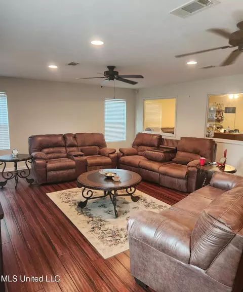 99 Burkes Cir, Forest, MS 39074 photo 3