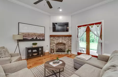 Living - 1185 Sanctuary Dr, Brandon, MS 39042 photo 1 of 2