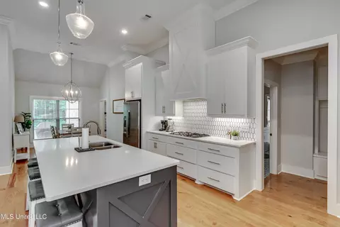 Kitchen - 1185 Sanctuary Dr, Brandon, MS 39042 photo 4 of 6