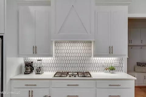 Kitchen - 1185 Sanctuary Dr, Brandon, MS 39042 photo 3 of 6