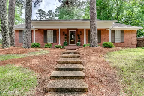 5329 Reddoch Dr, Jackson, MS 39211