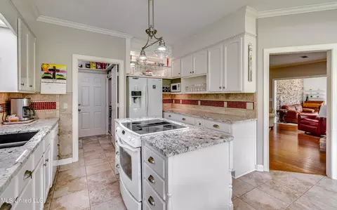 Kitchen - 3083 E Fairway Dr, Brandon, MS 39047 photo 1 of 7