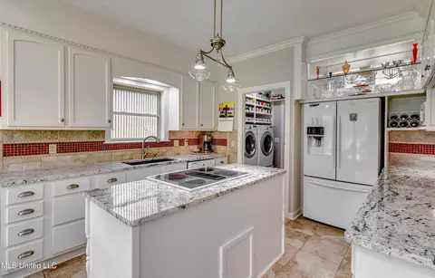 Kitchen - 3083 E Fairway Dr, Brandon, MS 39047 photo 2 of 7