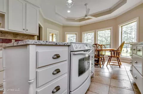 Kitchen - 3083 E Fairway Dr, Brandon, MS 39047 photo 7 of 7
