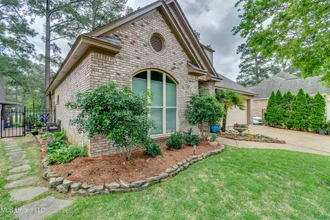 Exterior - 3083 E Fairway Dr, Brandon, MS 39047 photo 5 of 20