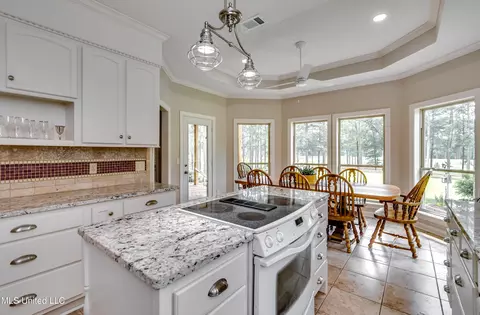 Kitchen - 3083 E Fairway Dr, Brandon, MS 39047 photo 4 of 7