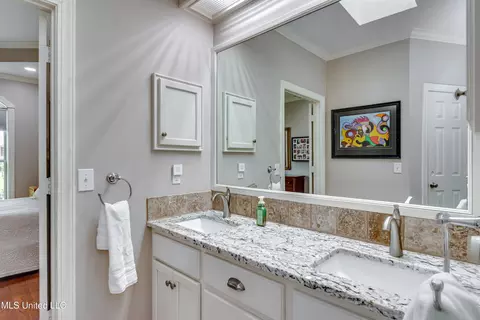 Bath - 3083 E Fairway Dr, Brandon, MS 39047 photo 2 of 9