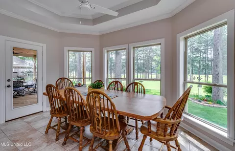 Dining - 3083 E Fairway Dr, Brandon, MS 39047 photo 2 of 3