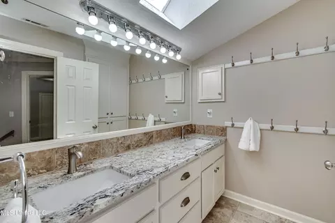 Bath - 3083 E Fairway Dr, Brandon, MS 39047 photo 8 of 9