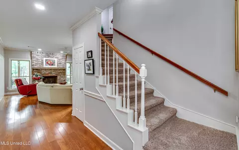 Entry Way - 3083 E Fairway Dr, Brandon, MS 39047 photo 2 of 3