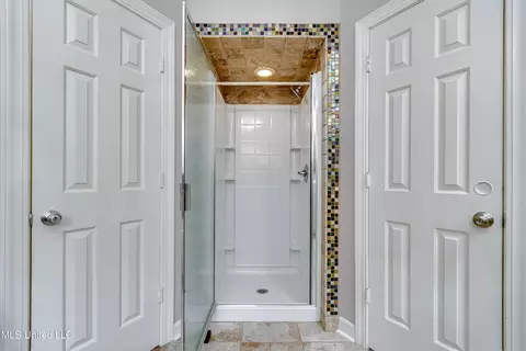 Bath - 3083 E Fairway Dr, Brandon, MS 39047 photo 5 of 9