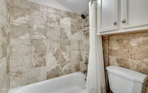 Bath - 3083 E Fairway Dr, Brandon, MS 39047 photo 9 of 9