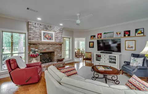 Living - 3083 E Fairway Dr, Brandon, MS 39047 photo 1 of 4