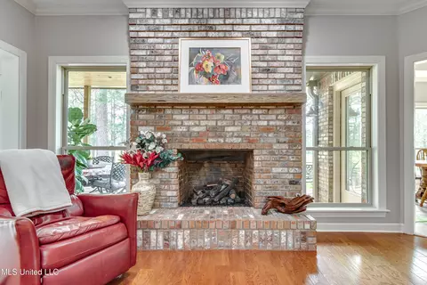 Living - 3083 E Fairway Dr, Brandon, MS 39047 photo 4 of 4