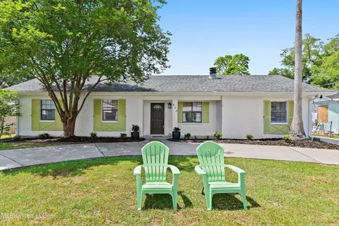 414 Demontluzin Ave, Bay Saint Louis, MS 39520