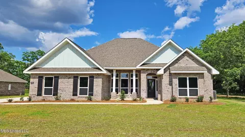 112 Firefly Dr, Lucedale, MS 39452