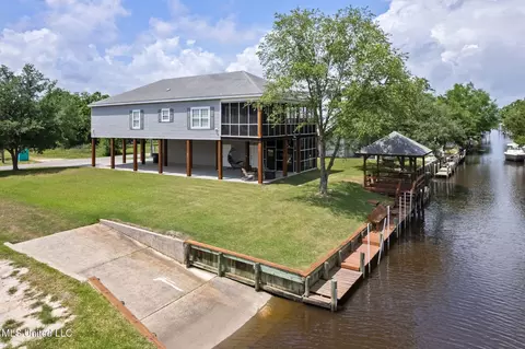 61 Good St, Bay Saint Louis, MS 39520