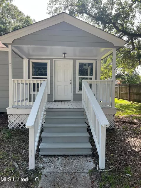 1402 Williams St, Pascagoula, MS 39567