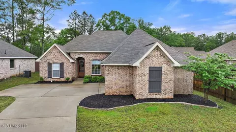 467 Silver Hl, Pearl, MS 39208