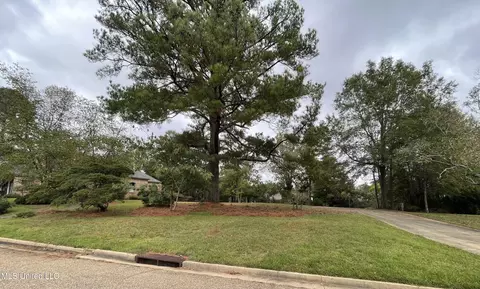 102 Green Dr, Jackson, MS 39211