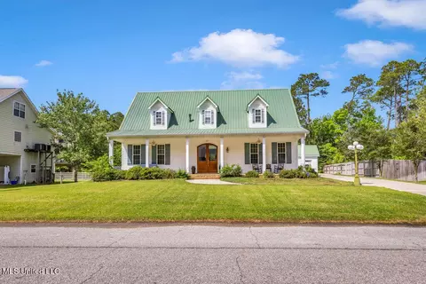 630 Royal Oak Dr, Pass Christian, MS 39571