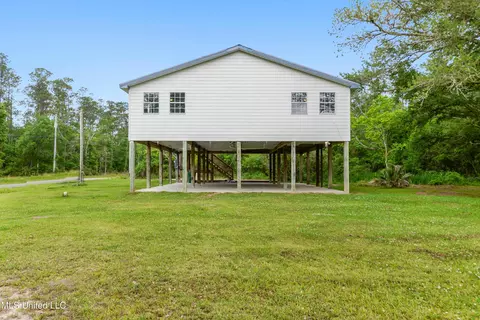 6090 Gull St, Bay Saint Louis, MS 39520