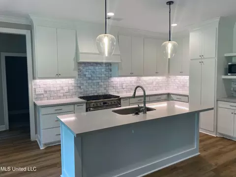 Kitchen - 136 Rockbridge Xing, Clinton, MS 39056 photo 1 of 1