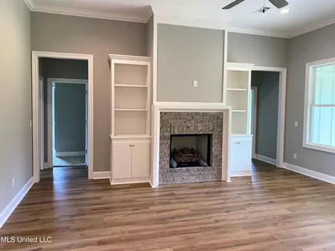 Living - 136 Rockbridge Xing, Clinton, MS 39056 photo 2 of 2