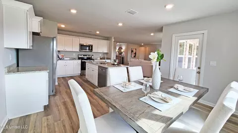 Dining - 9682 Reserve Blvd, Biloxi, MS 39532 photo 1 of 2