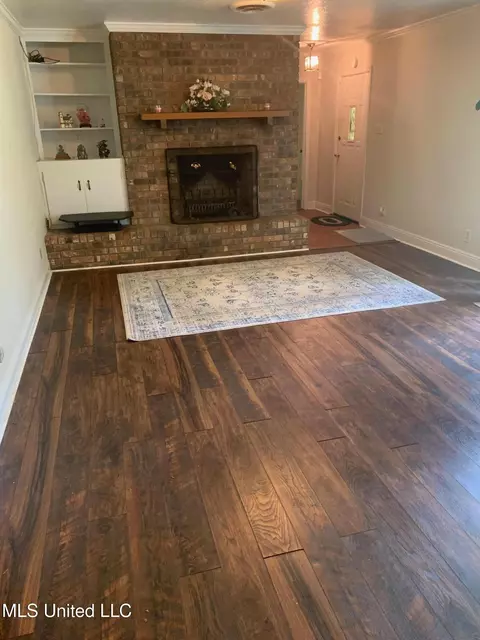 Living - 3 Jasper Dr, Natchez, MS 39120 photo 1 of 1